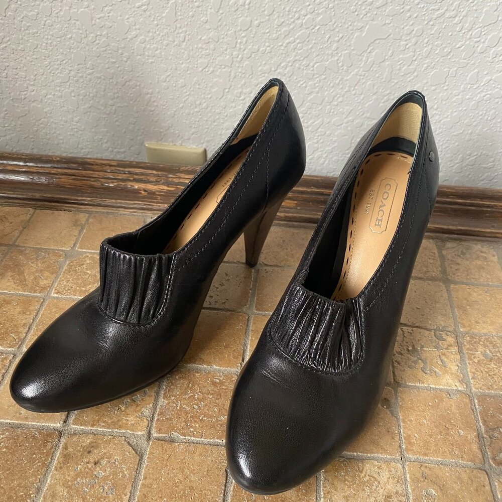 Coach Black Leather Ruffled Front Heels 7 1/2